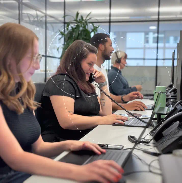 World-class customer support team answering the phone